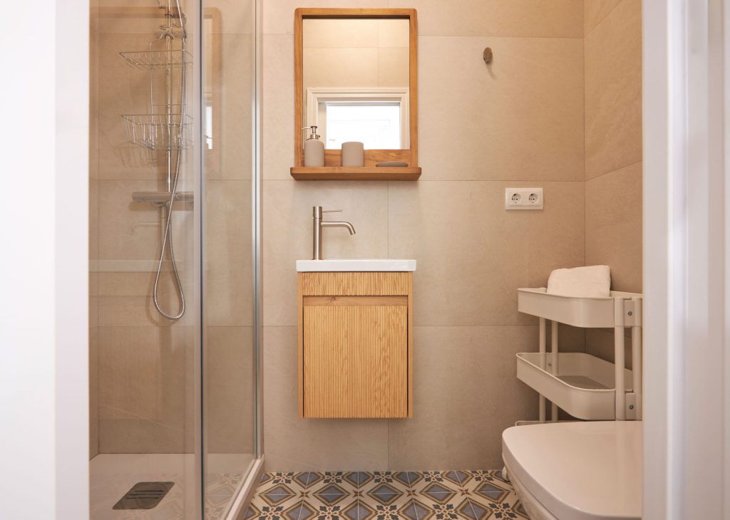 alquilar studio piso compartido baño